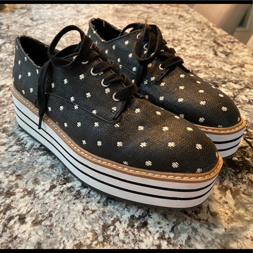 Ladies platform shoes